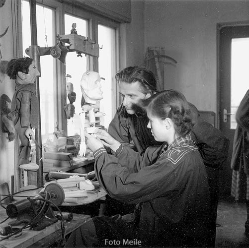 Hannelore Oehmichen und Vater Walter: Marionettenbau